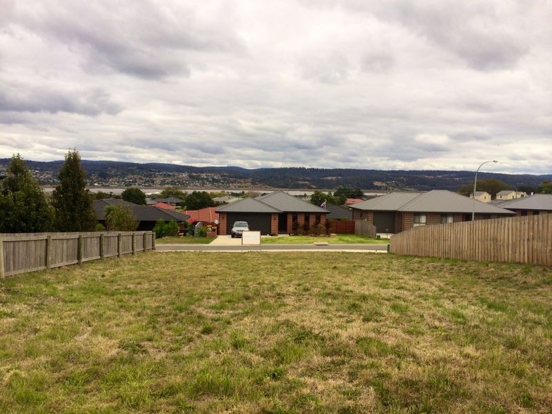 4 Evia Court, Newnham TAS 7248
