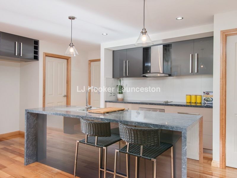 33 Dafnis Drive, Newnham TAS 7248