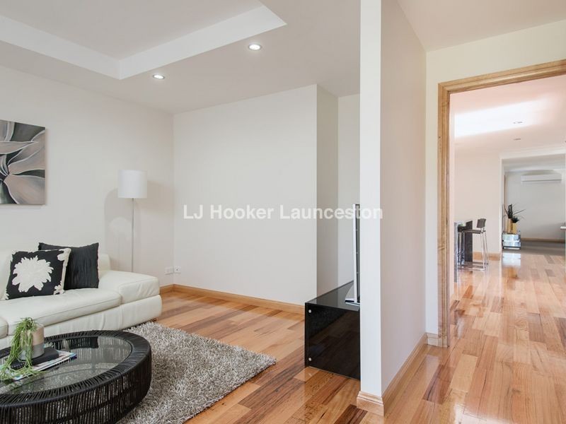 33 Dafnis Drive, Newnham TAS 7248