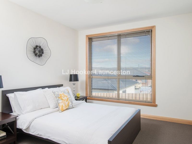 33 Dafnis Drive, Newnham TAS 7248