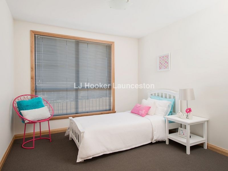 33 Dafnis Drive, Newnham TAS 7248