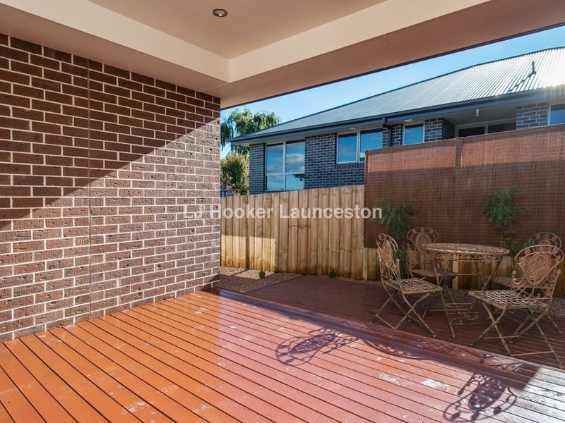 33 Dafnis Drive, Newnham TAS 7248