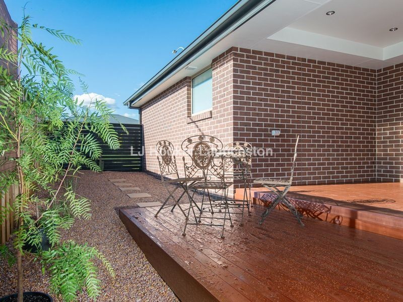 33 Dafnis Drive, Newnham TAS 7248