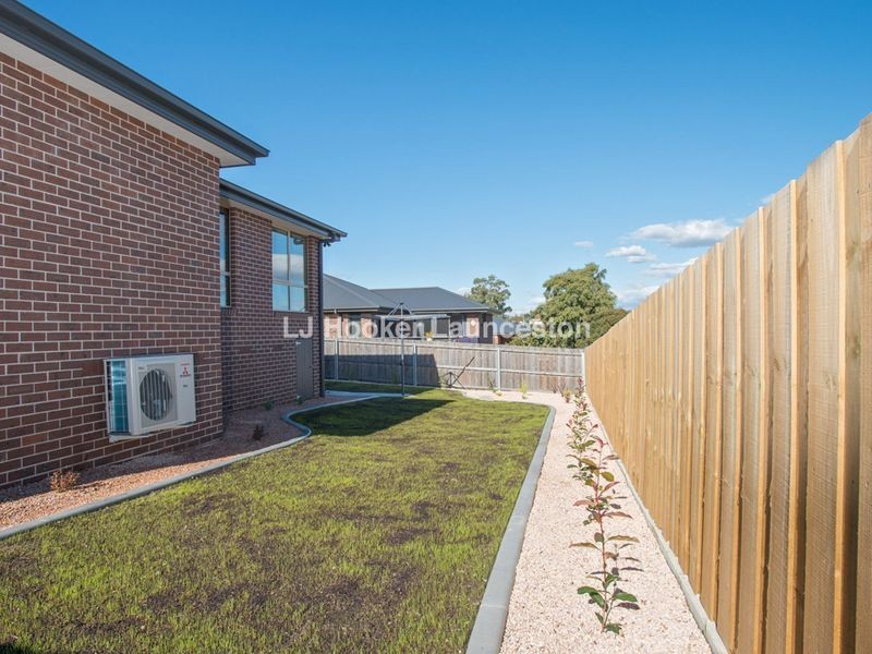 33 Dafnis Drive, Newnham TAS 7248