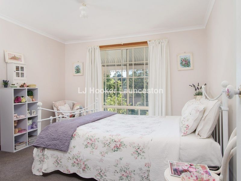 11 Kensington Gardens, Norwood TAS 7250