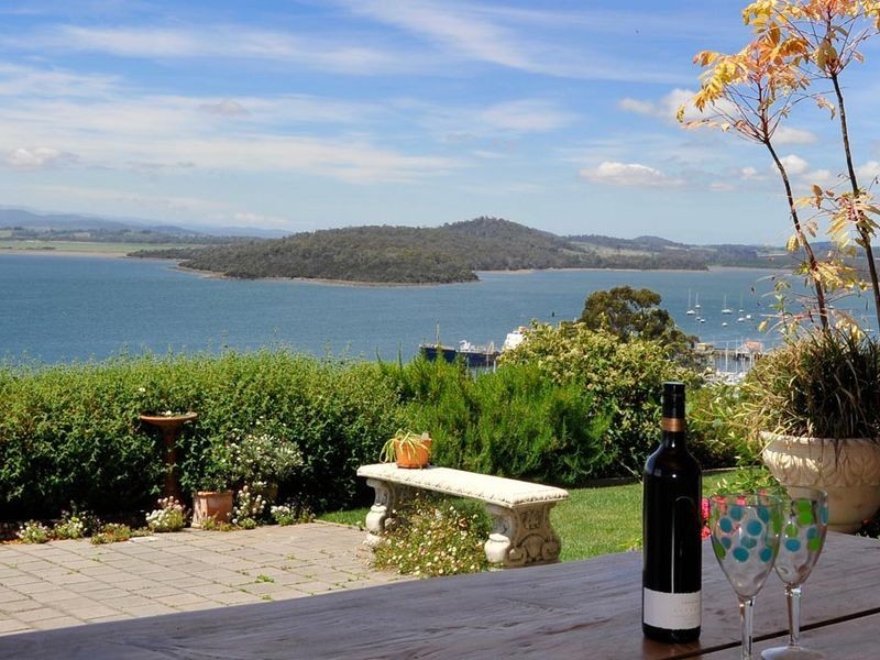 144 Oxford Street, Beauty Point TAS 7270