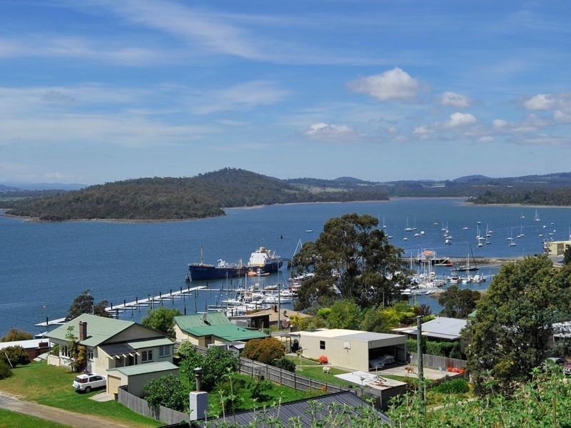144 Oxford Street, Beauty Point TAS 7270