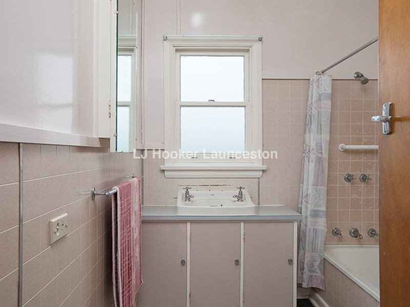 7 Swan Street, Newnham TAS 7248