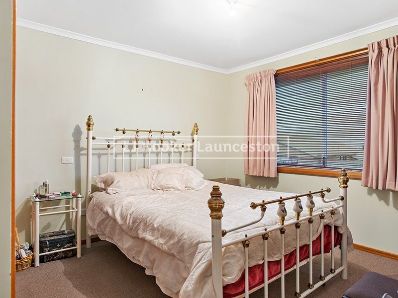 14 Bishops Drive, Newnham TAS 7248