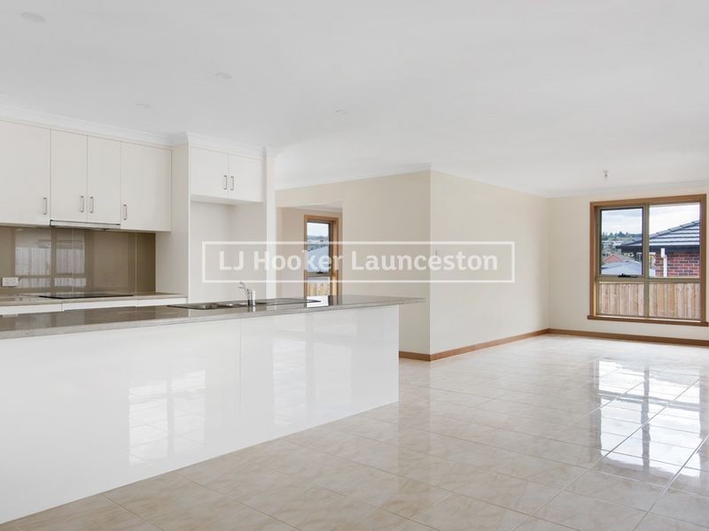 22 Senator Court, Newnham TAS 7248