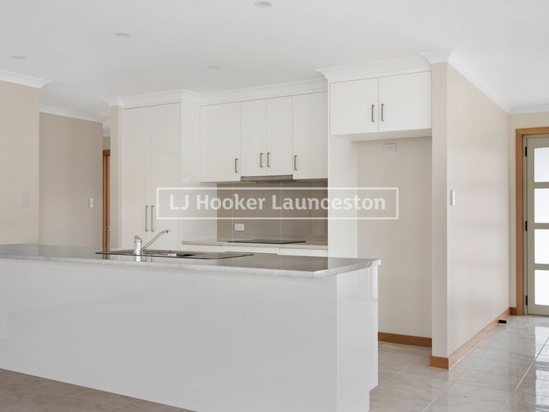 22 Senator Court, Newnham TAS 7248