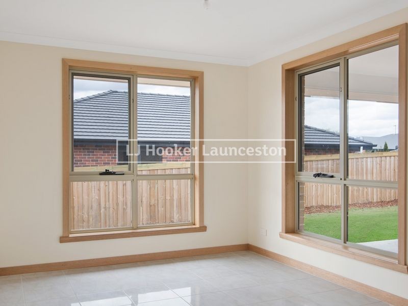 22 Senator Court, Newnham TAS 7248