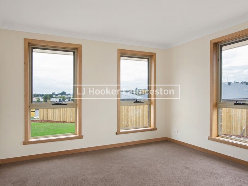 22 Senator Court, Newnham TAS 7248