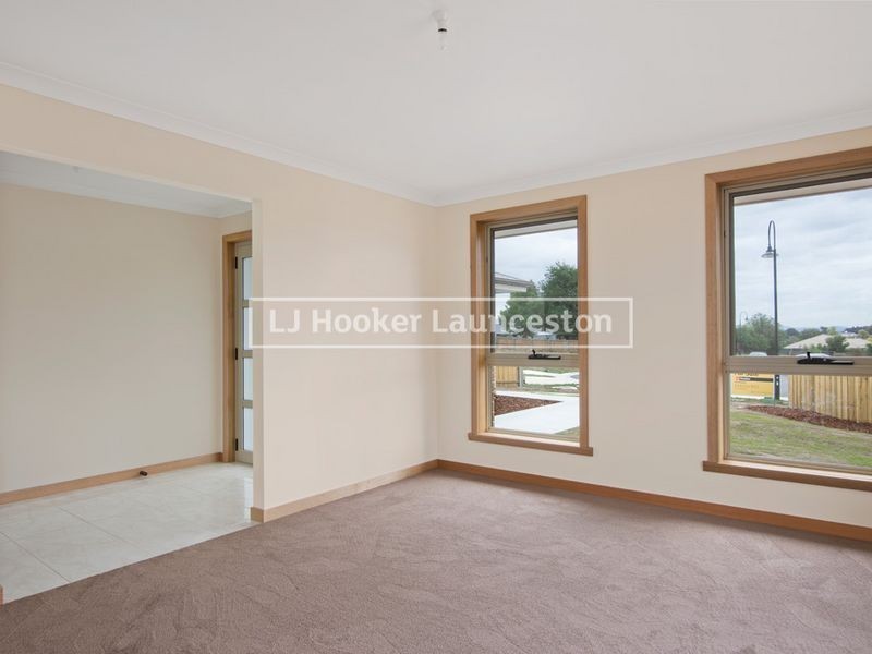 22 Senator Court, Newnham TAS 7248