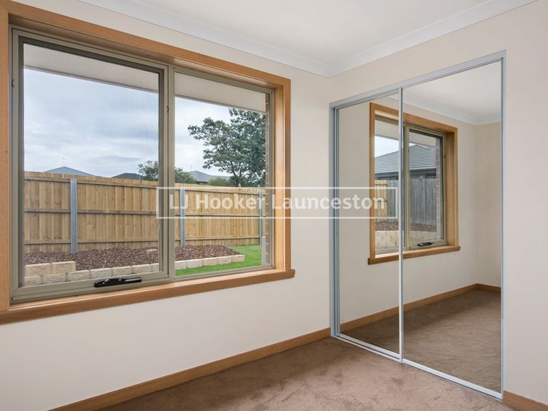 22 Senator Court, Newnham TAS 7248