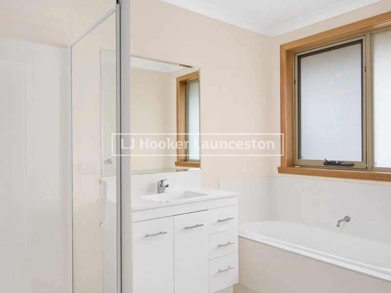 22 Senator Court, Newnham TAS 7248