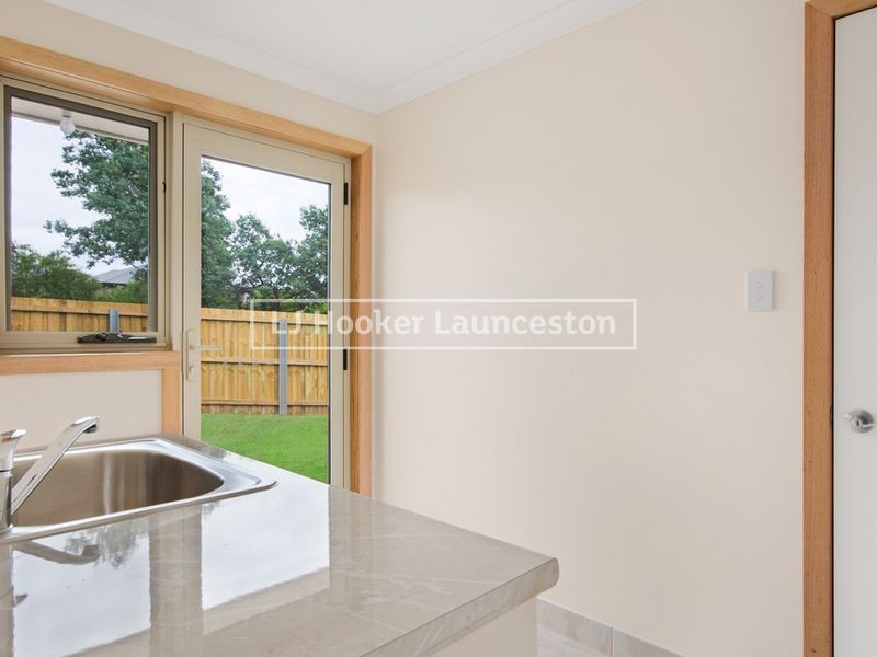 22 Senator Court, Newnham TAS 7248