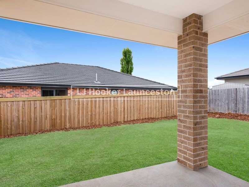 22 Senator Court, Newnham TAS 7248