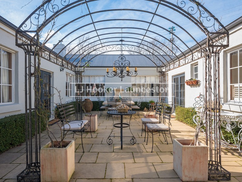 2 Huxtables Lane, Evandale TAS 7212