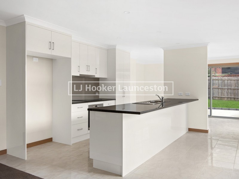 18 Senator Court, Newnham TAS 7248