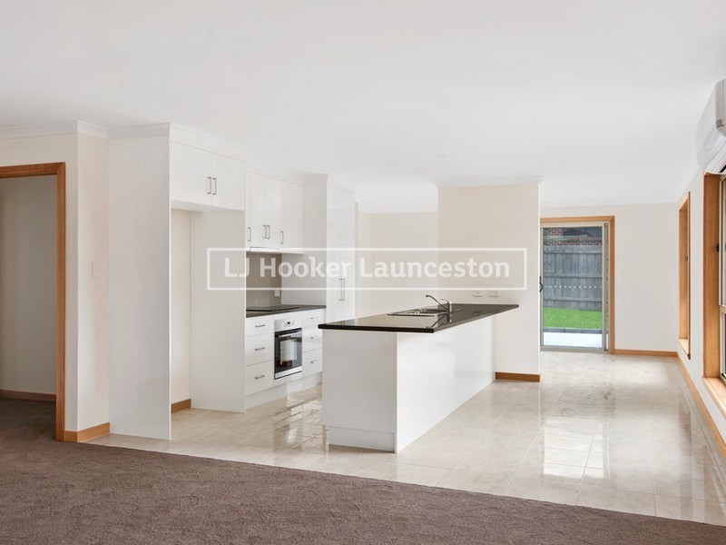 18 Senator Court, Newnham TAS 7248