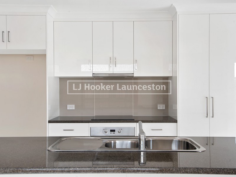 18 Senator Court, Newnham TAS 7248