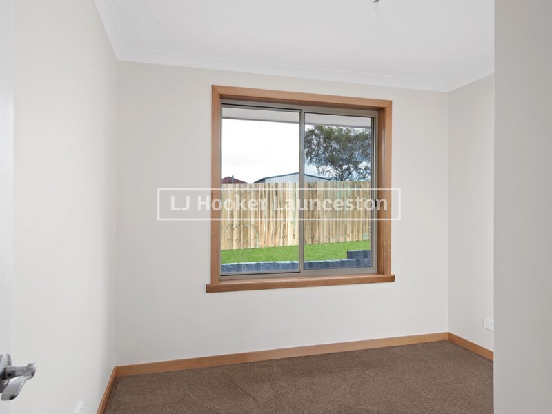 18 Senator Court, Newnham TAS 7248