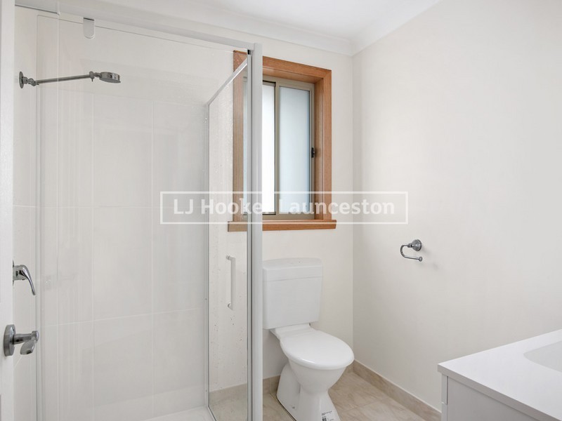 18 Senator Court, Newnham TAS 7248