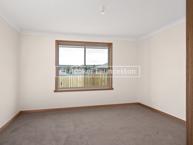 18 Senator Court, Newnham TAS 7248
