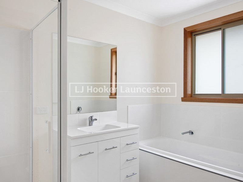 18 Senator Court, Newnham TAS 7248