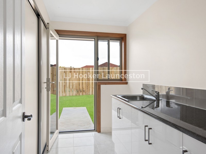18 Senator Court, Newnham TAS 7248