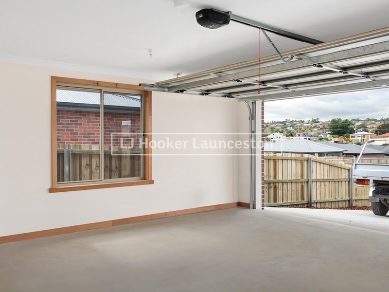 18 Senator Court, Newnham TAS 7248