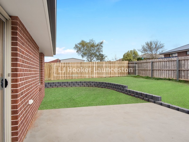 18 Senator Court, Newnham TAS 7248
