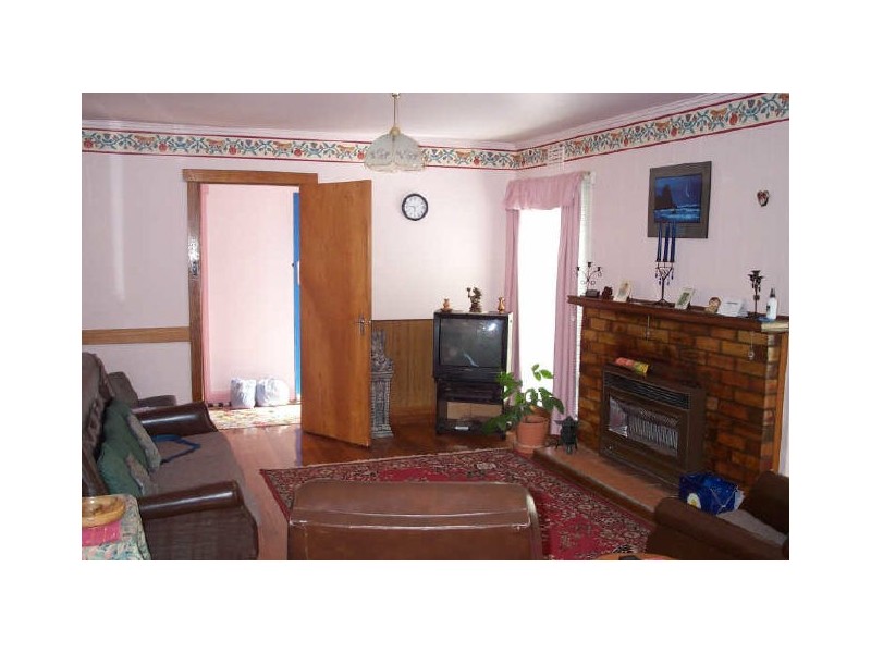 8 Quarantine Road, Kings Meadows TAS 7249
