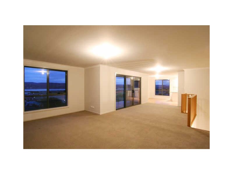 3/24 Roberts Crescent, Newnham TAS 7248