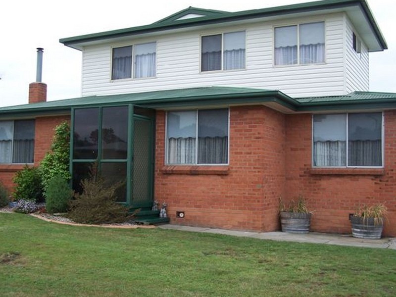 8 Roberts Avenue, George Town TAS 7253