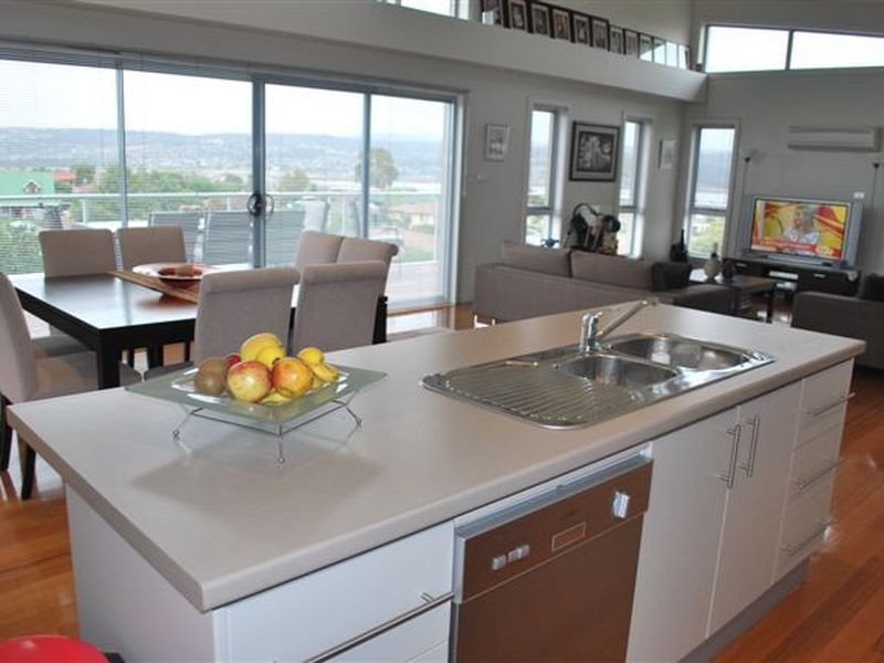 2/9 Monet Place, Newnham TAS 7248