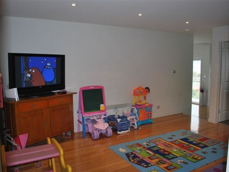 2/9 Monet Place, Newnham TAS 7248