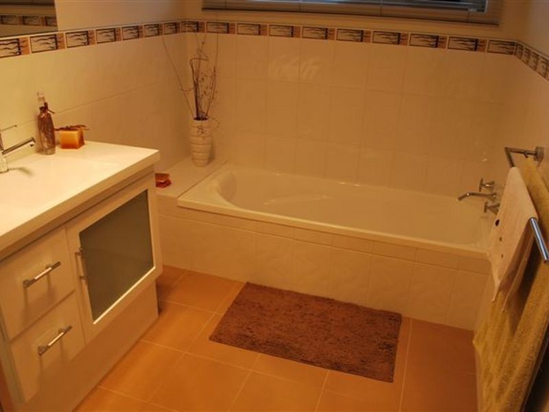 2/9 Monet Place, Newnham TAS 7248