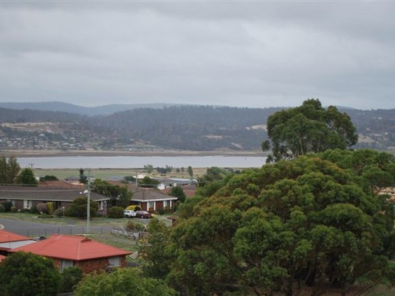 2/9 Monet Place, Newnham TAS 7248