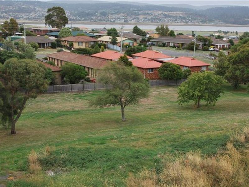 2/9 Monet Place, Newnham TAS 7248