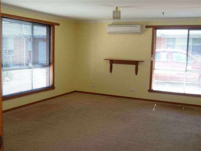 2/21 Walkers Avenue, Newnham TAS 7248