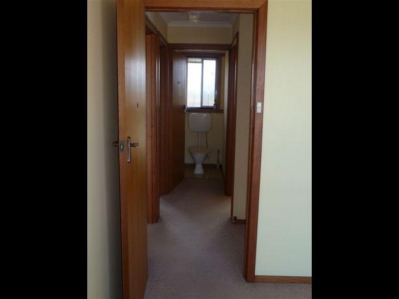 2/21 Walkers Avenue, Newnham TAS 7248