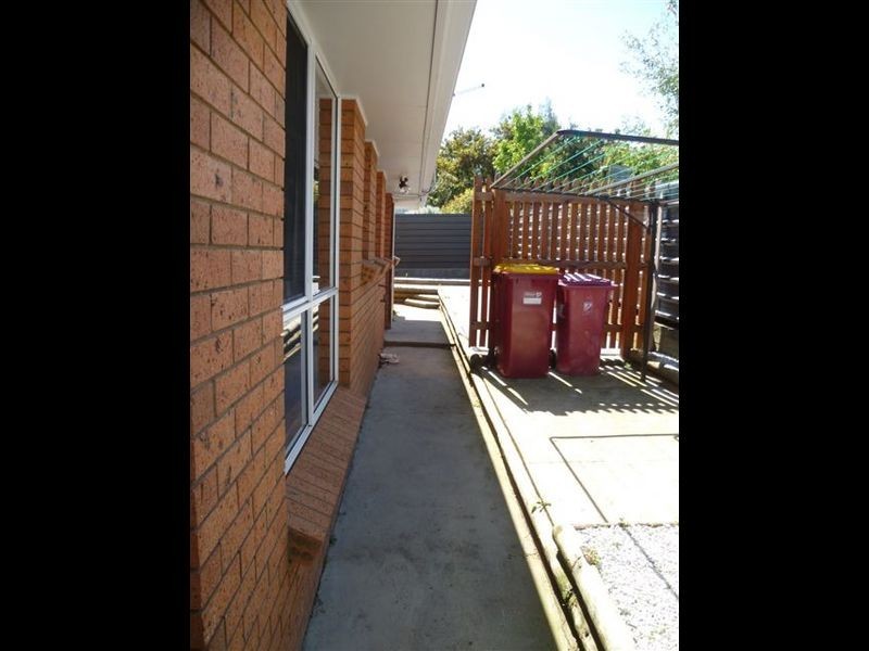 2/21 Walkers Avenue, Newnham TAS 7248