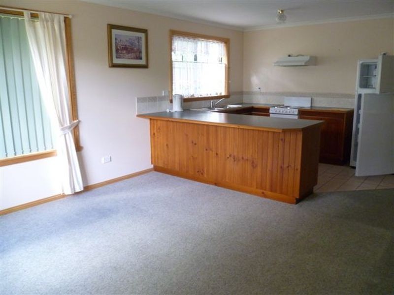 4/6 Roger Retreat, Newnham TAS 7248