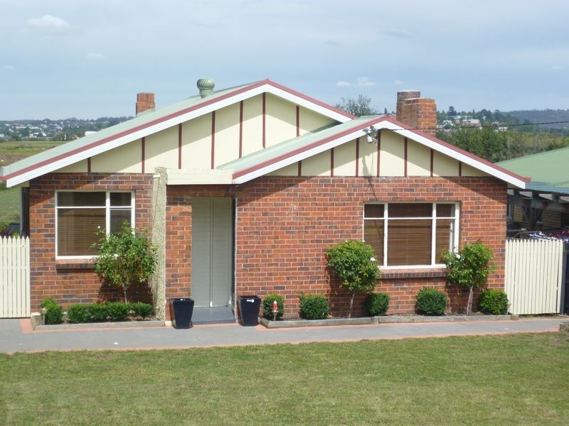 8 Bill Grove, Mowbray TAS 7248