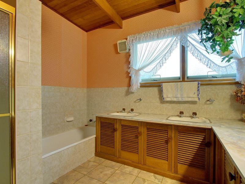 Rooms at 4 Sebastian Court, Newnham TAS 7248