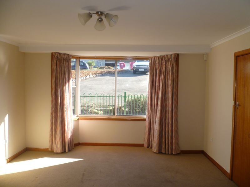 1/42 Crandon Crescent, Newnham TAS 7248