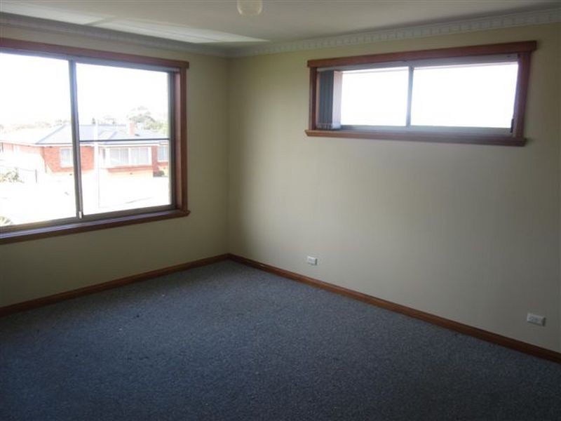 22 Cornwall  Crescent, Newnham TAS 7248