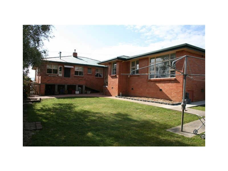 Newstead TAS 7250